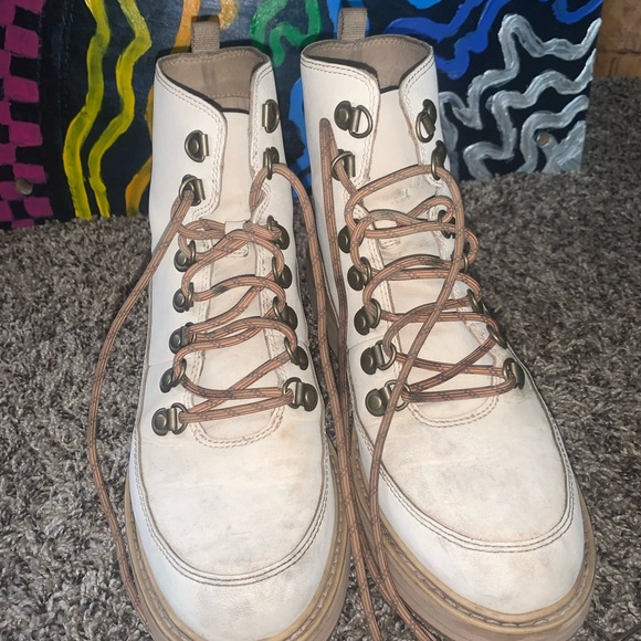 Teva Cream and Tan Winter Boots